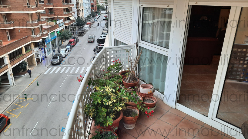 Pais Valencia, 4 Habitaciones Habitaciones, ,2 BathroomsBathrooms,Piso,En Venta,3,1142